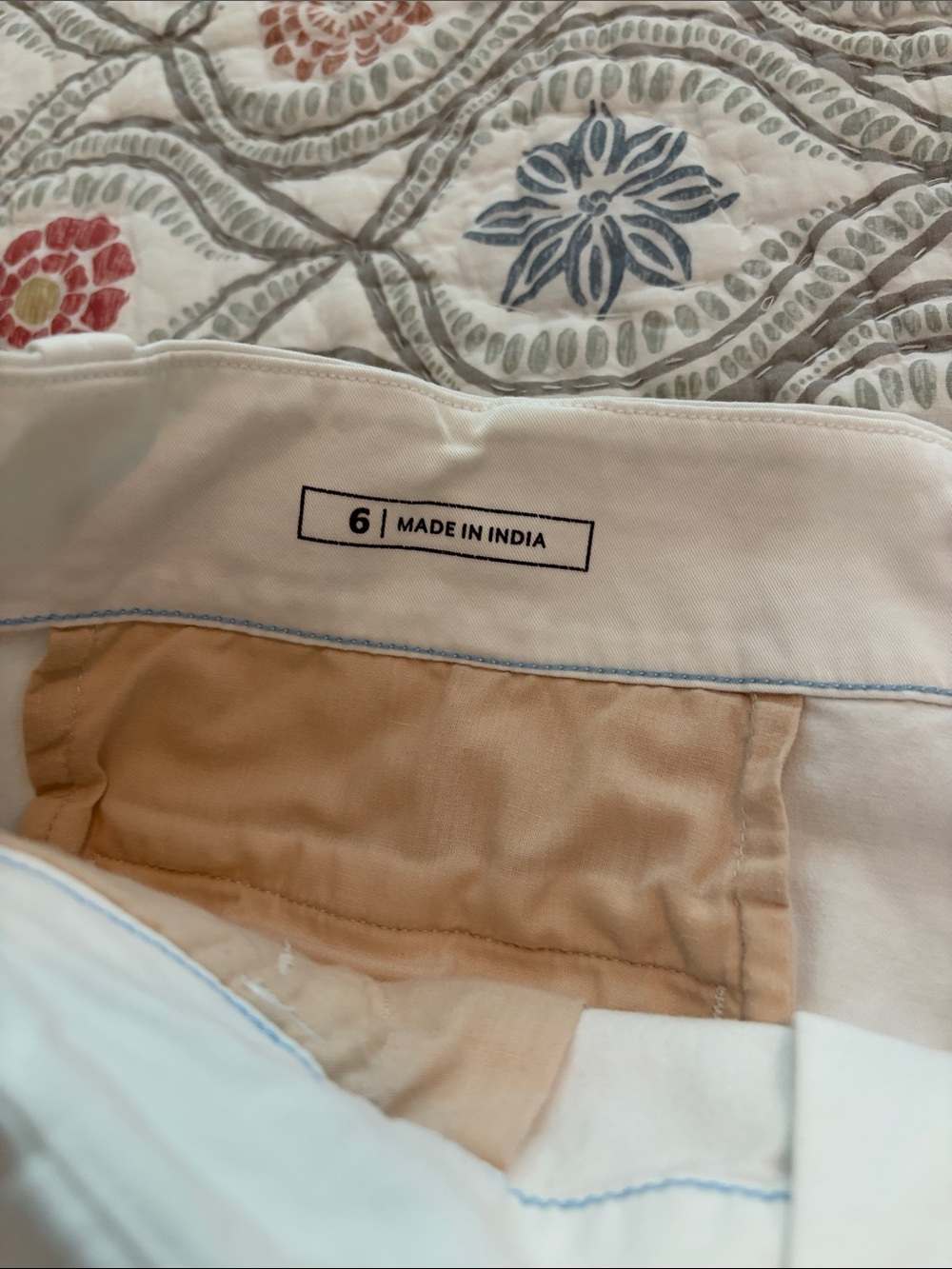 Vineyard Vines white shorts, size 6. - Picture 4 of 9